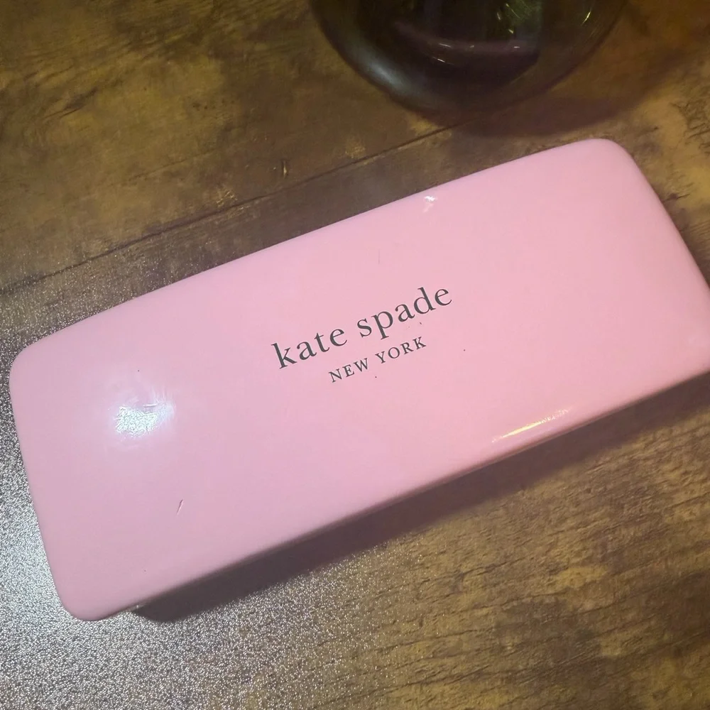 Kate Spade Eyeglass Case. - Picture 2 of 4